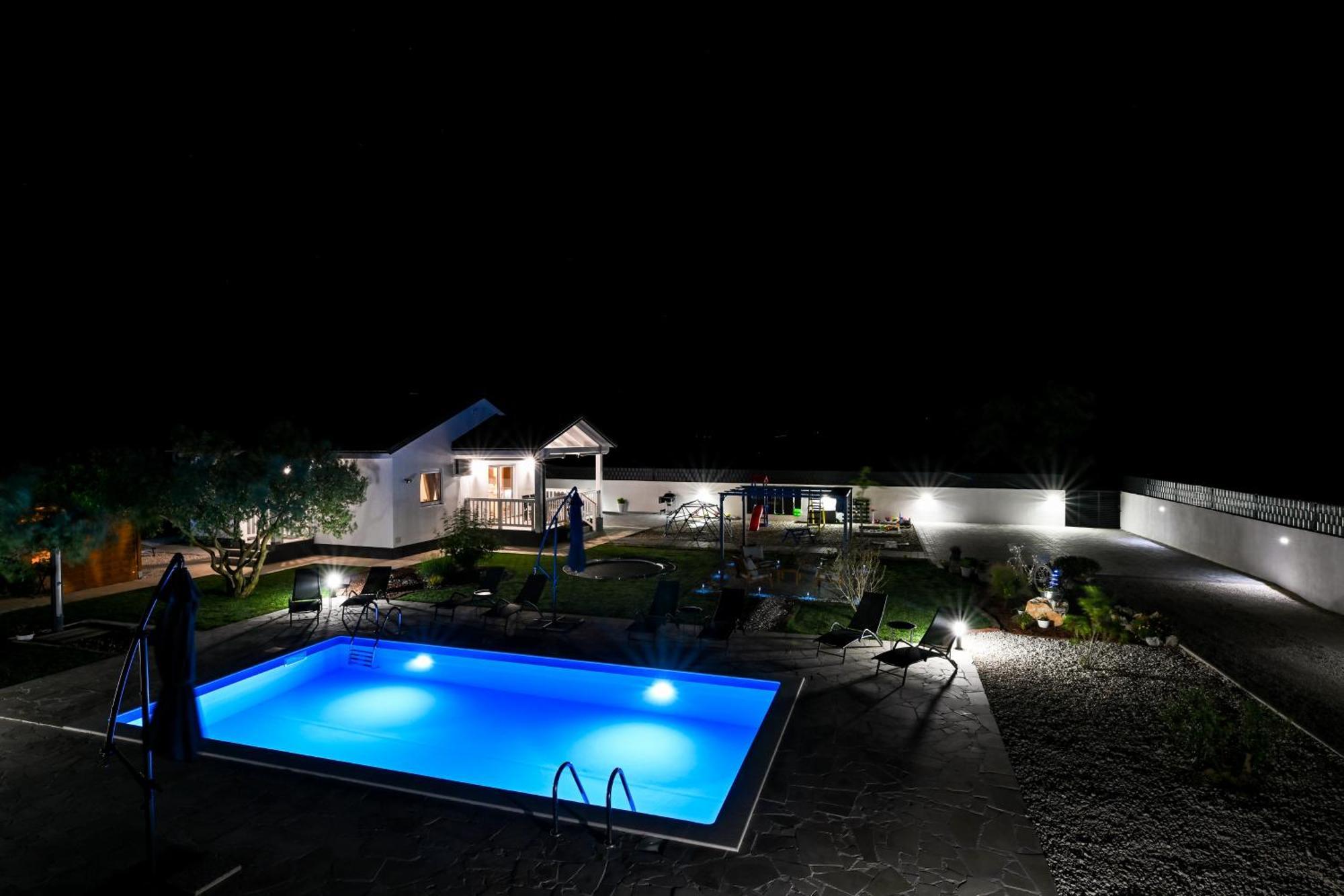 Holiday Home Aprilis With Pool, Jacuzzi And Sauna Galovac  Εξωτερικό φωτογραφία
