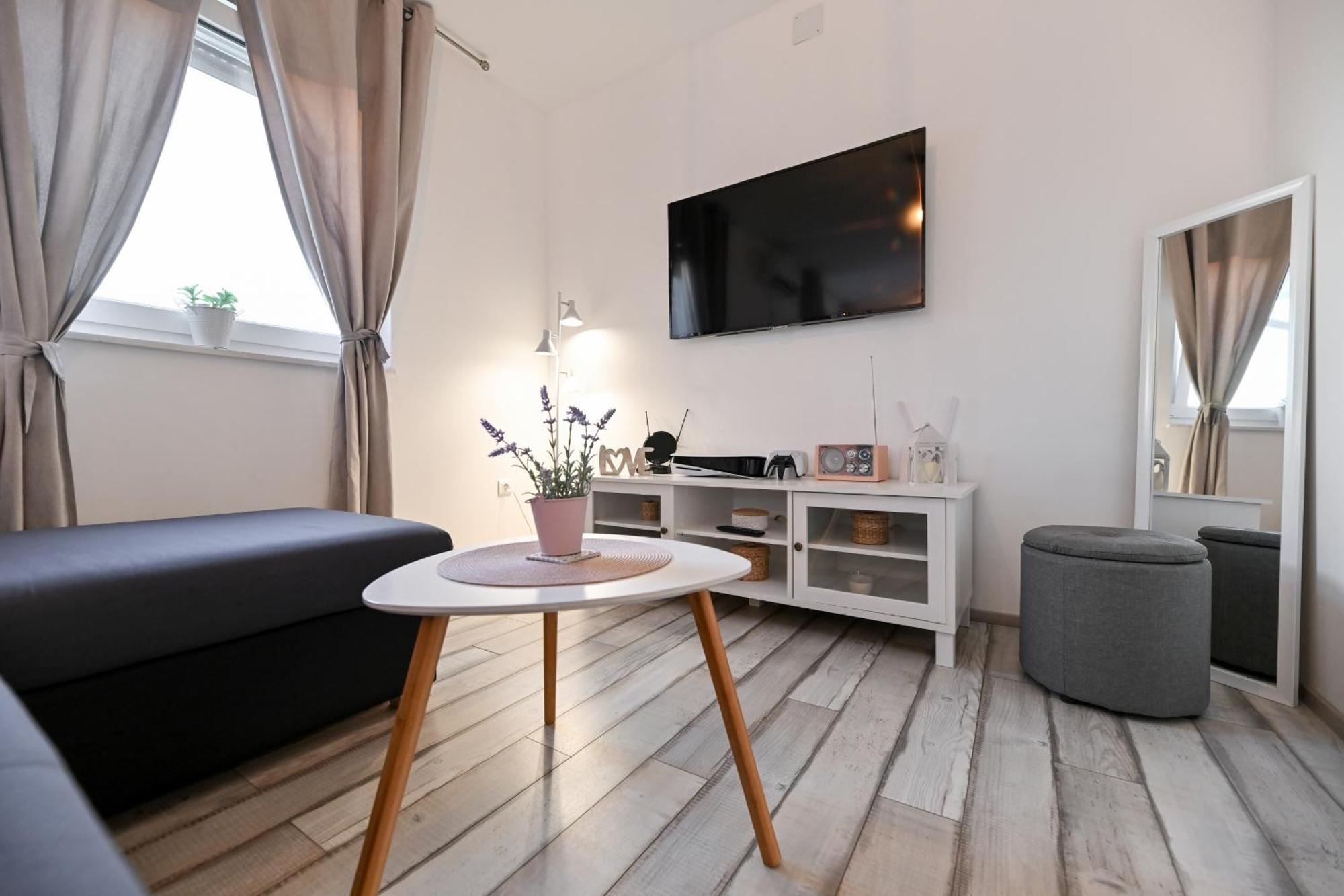 Holiday Home Aprilis With Pool, Jacuzzi And Sauna Galovac  Εξωτερικό φωτογραφία