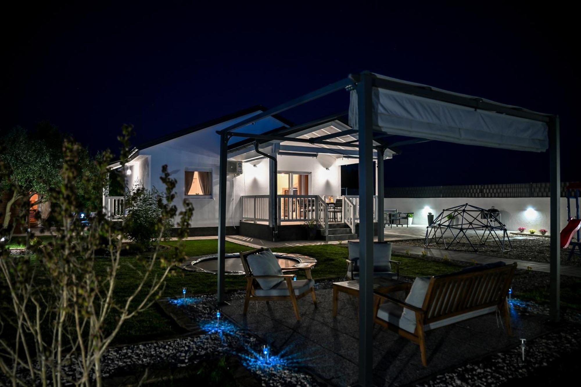 Holiday Home Aprilis With Pool, Jacuzzi And Sauna Galovac  Εξωτερικό φωτογραφία