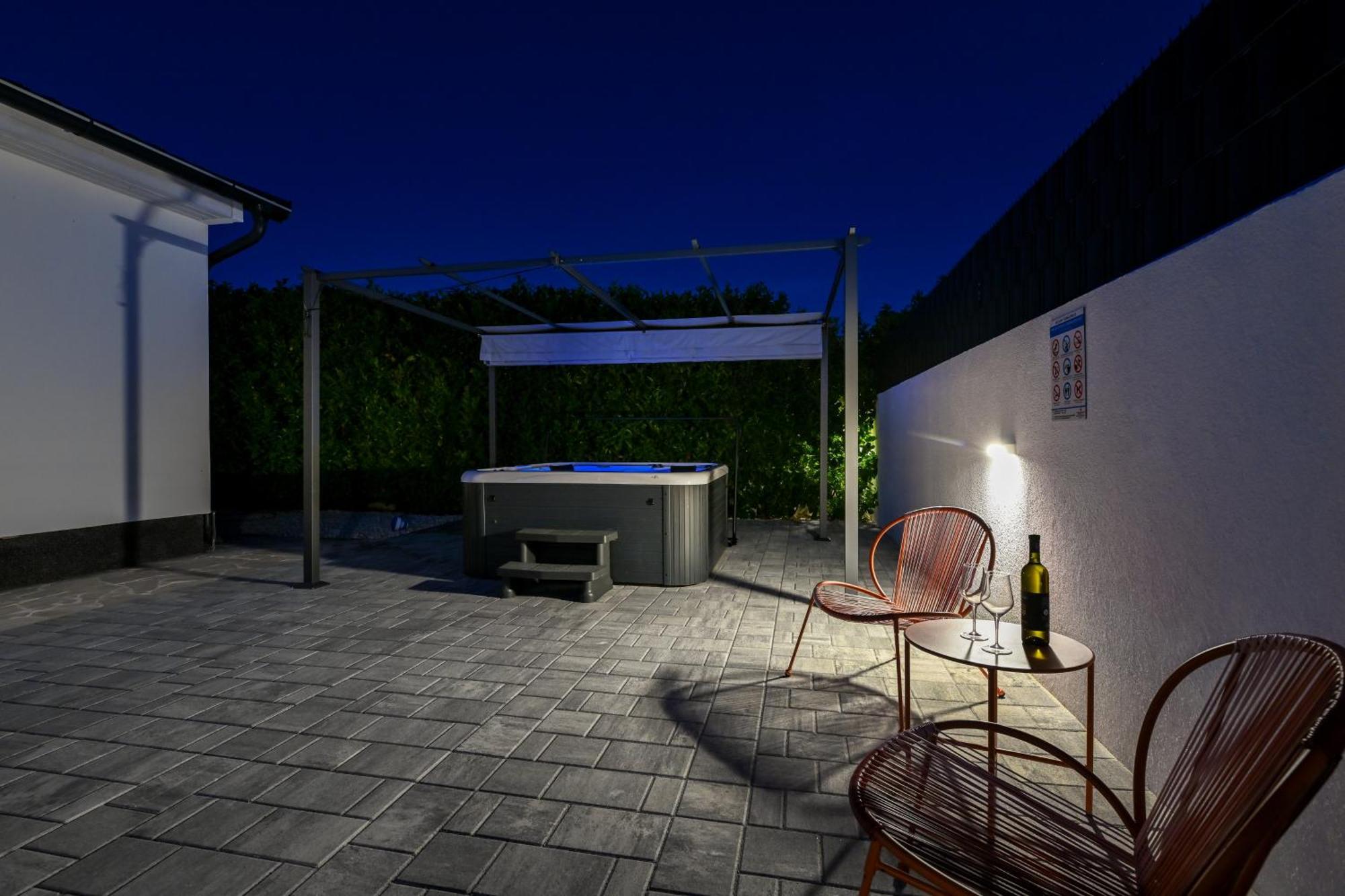 Holiday Home Aprilis With Pool, Jacuzzi And Sauna Galovac  Εξωτερικό φωτογραφία