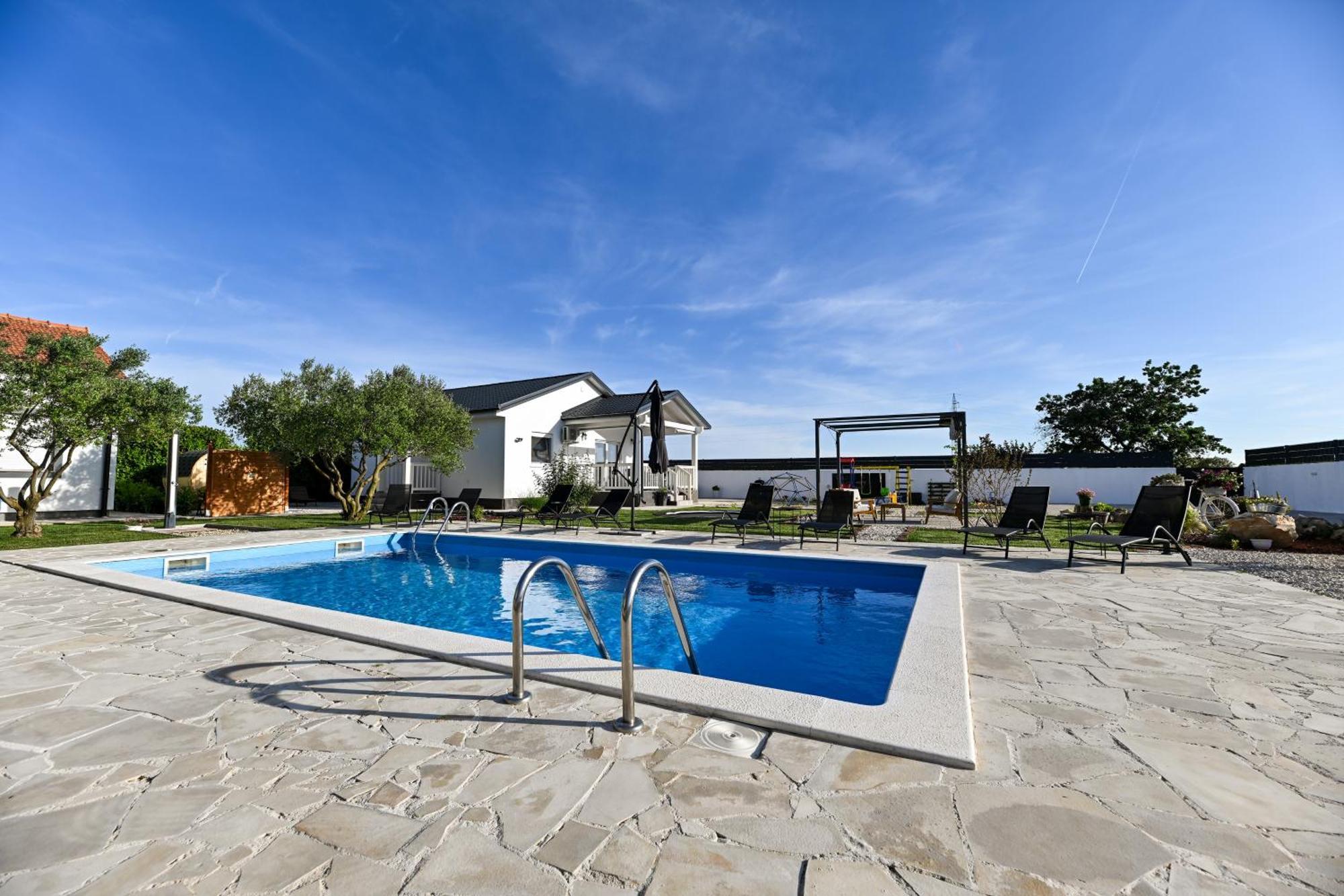 Holiday Home Aprilis With Pool, Jacuzzi And Sauna Galovac  Εξωτερικό φωτογραφία