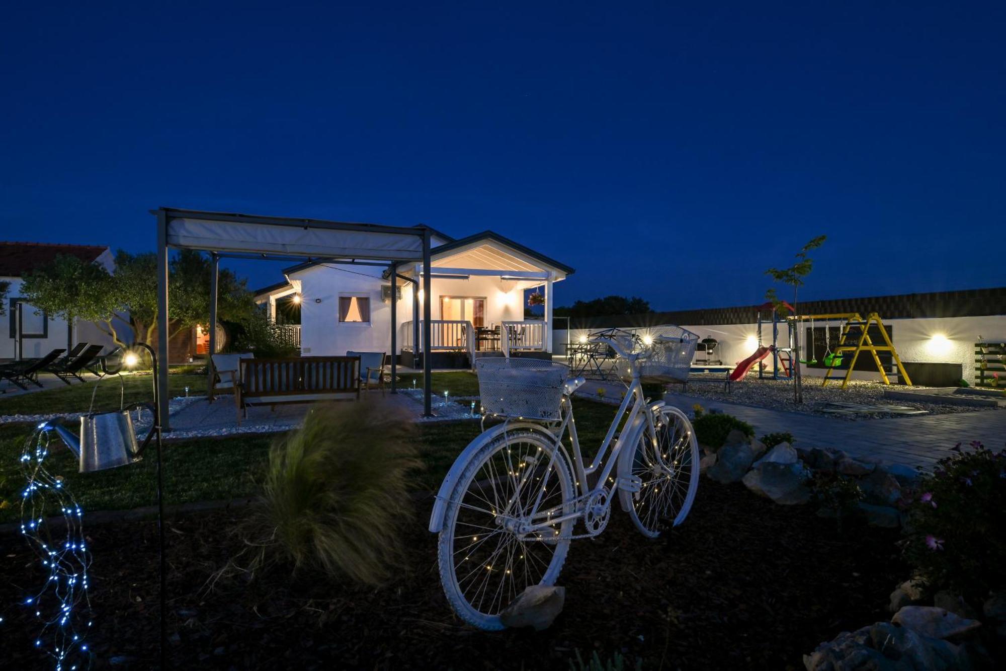 Holiday Home Aprilis With Pool, Jacuzzi And Sauna Galovac  Εξωτερικό φωτογραφία