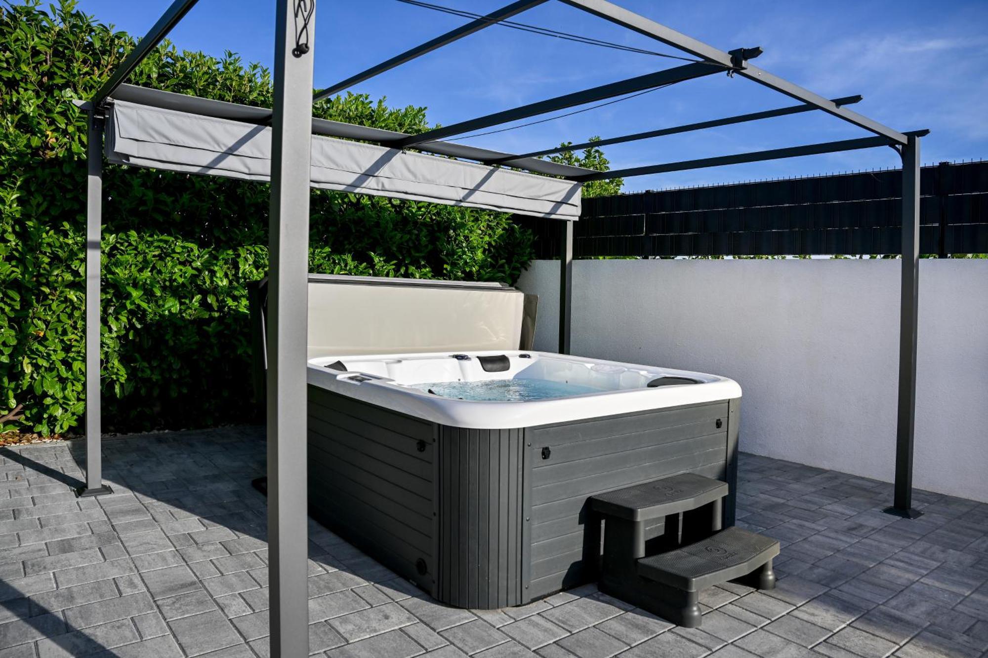 Holiday Home Aprilis With Pool, Jacuzzi And Sauna Galovac  Εξωτερικό φωτογραφία